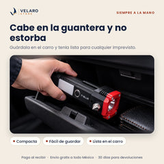 Linterna guardada en la guantera del carro